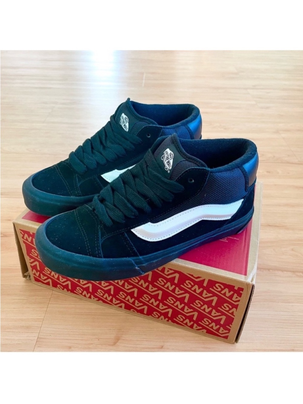 Vans KNU MID UNISEX - Skate shoes
Women 8.0 US